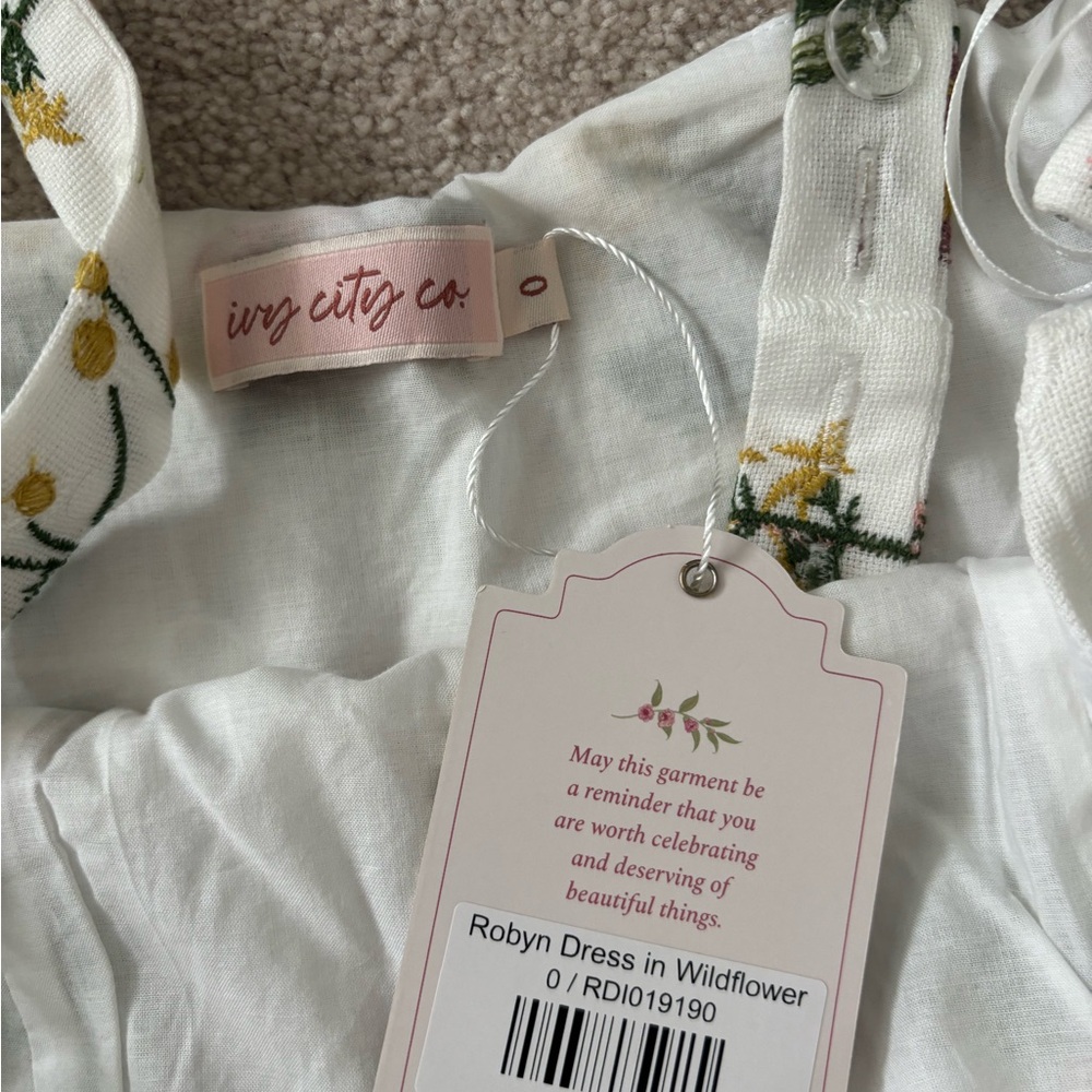 Ivy City Co Robyn Dress in Wildflower - Picture 4 of 5